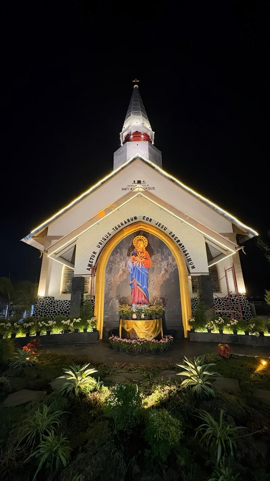 Profil Paroki Hati Kudus Yesus Tomohon